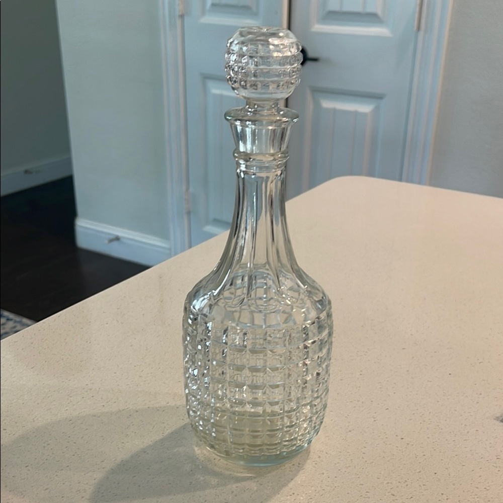 Elegant White Geometric Bar Decanter